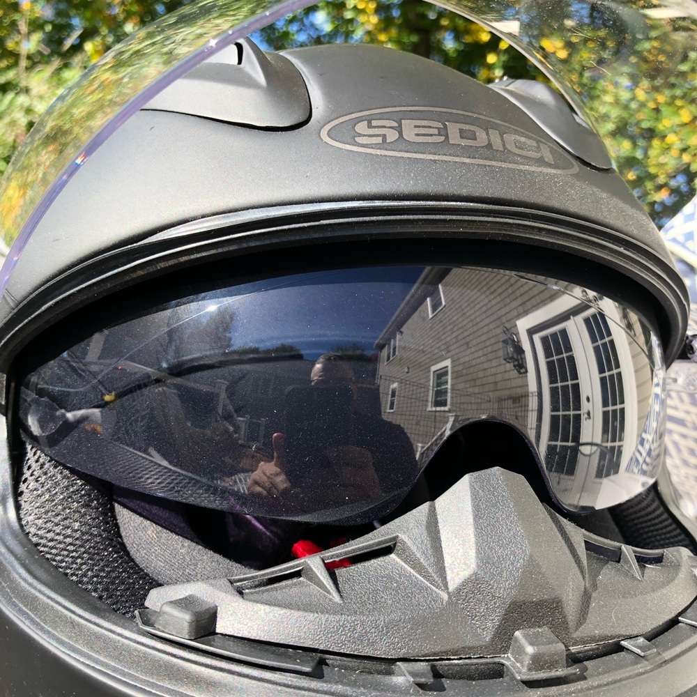 Sedici Mens LG Helmet w Sena Bluetooth and Carbon protective gloves. Worn twice.